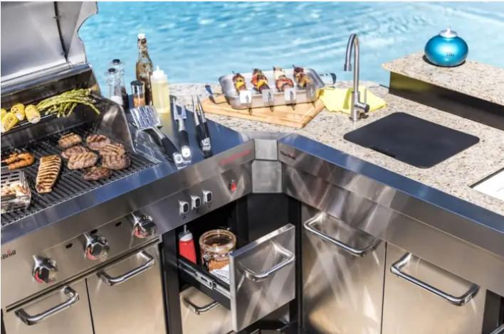 Outdoor cooking station